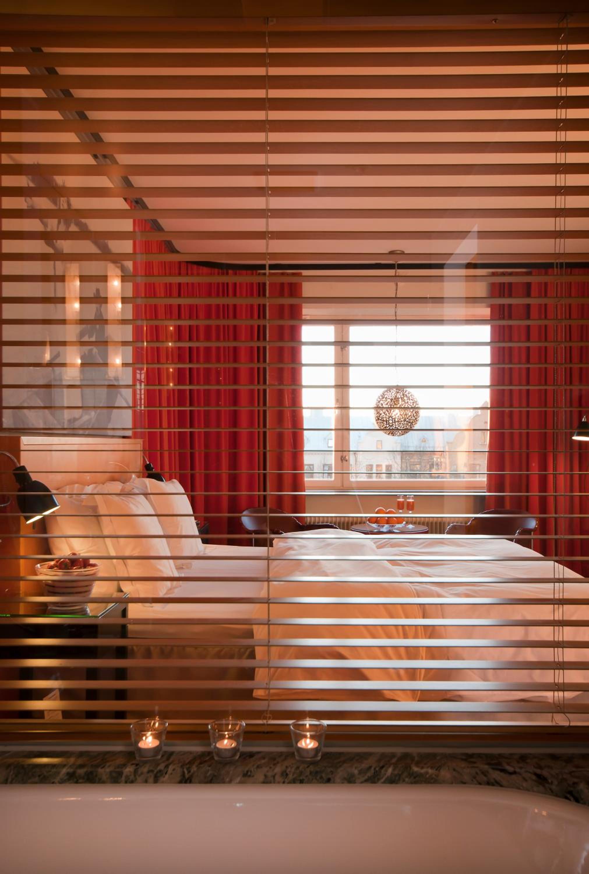 Hotel Rival