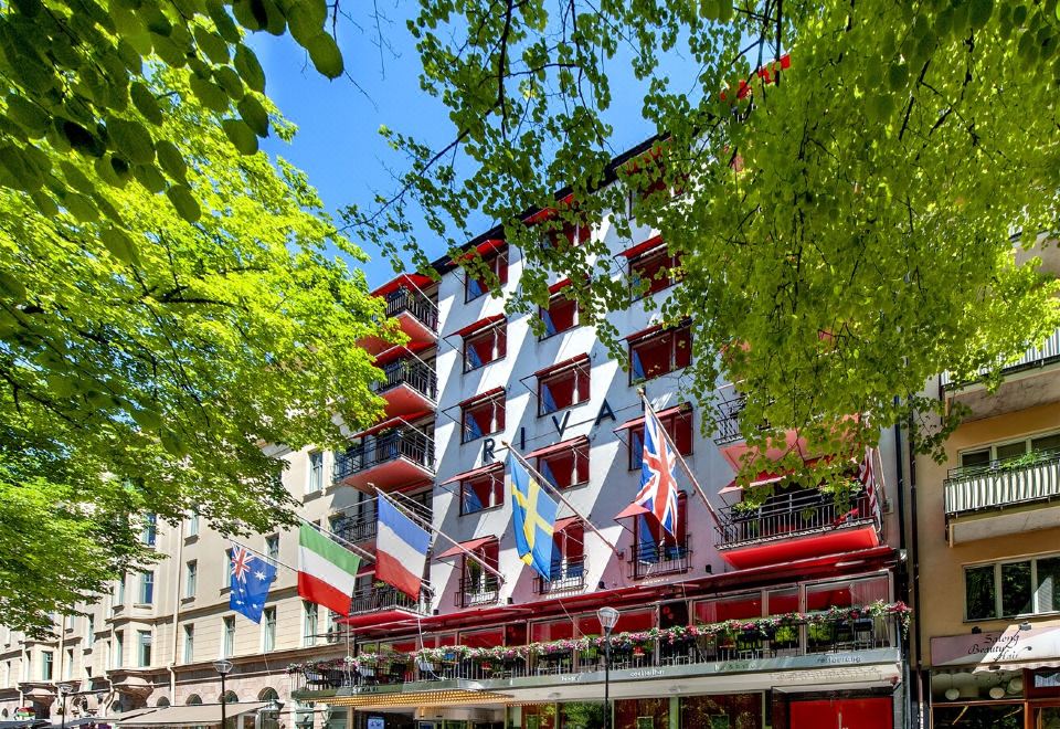 Hotel Rival